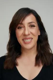 Binnur Kaya como: Ayşe