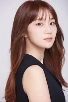 Jung Yoo-min como: Ra Shin Hye
