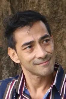 Raymond Bagatsing como: Dimas