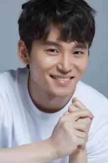 Han Jun-woo como: Park Young-woo