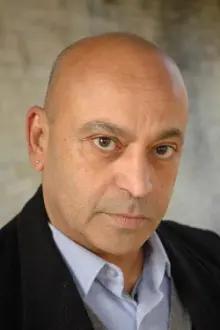 Hassani Shapi como: Kamal