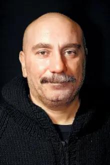 Mustafa Avkıran como: Hayri