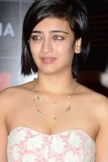Akshara Haasan como: Akshara Pandey
