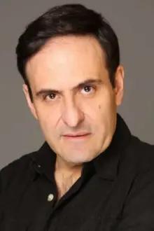 Alejandro Calva como: López