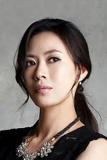 Yoo Chae-young como: Han Sarah