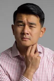 Ronny Chieng como: Ronny Chieng
