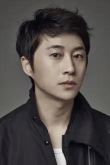 Lee Kyu-bok como: Kang Ho