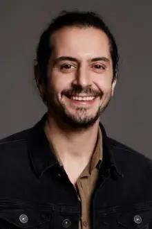 Ali Barkın como: Halil