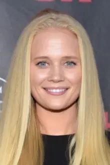 Carly Schroeder como: Laurie Fields