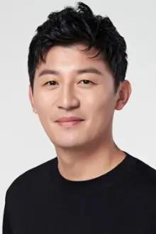 Kang Shin-chul como: Director