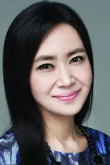 Kim Sun-kyung como: Manager Kim / "Elizabeth"