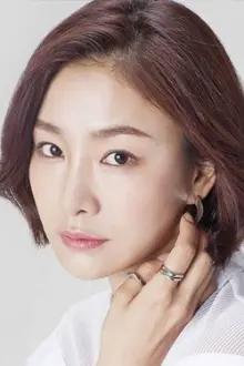 Park Hyo-ju como: Lee Min-jung