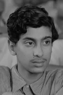 Smaran Ghosal como: Teenage Apurba "Apu" Kumar Ray