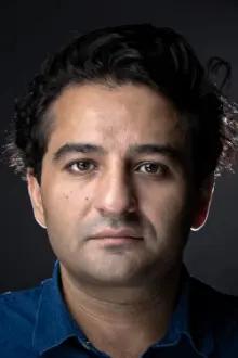 Nader Khademi como: Dennis