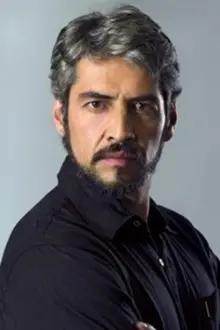 Gabriel Porras como: Gabriel Bustamante