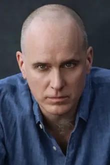 Kelly AuCoin como: Andy Roeser