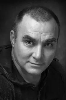 Sergey Veksler como: Rinat