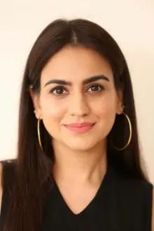 Aksha Pardasany como: Nisha