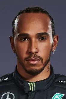 Lewis Hamilton como: Ele mesmo