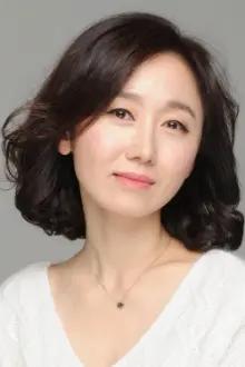 Lee Ji-ha como: Jang Jeon-ja