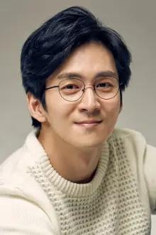 Kwon Hae-sung como: schoolboy in classroom