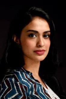 Hannah Reji Koshy como: Ajitha