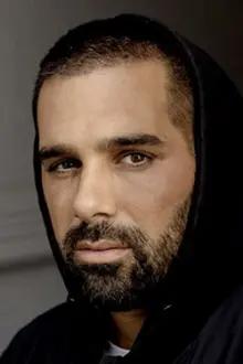 Zaki Youssef como: Malik