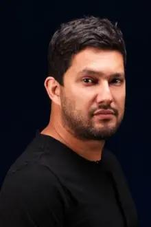 Hamed Behdad como: Zahhaak (voice)
