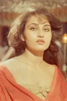 Reena Roy como: Savitri Devi