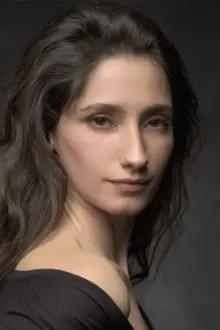 Nilay Erdönmez como: Amira