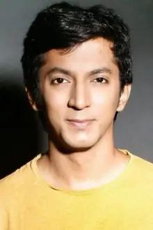 Anshuman Jha como: Arjun Bakshi