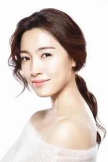Nam Sang-mi como: Seung-Hee, daughter of mob boss