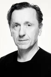 Robert Skjærstad como: Roy