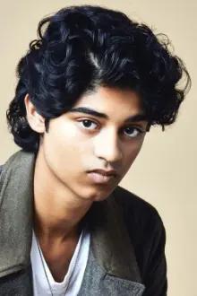 Rohan Chand como: Mowgli