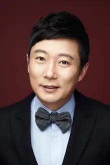 Lee Su-geun como: Judge