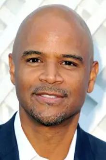 Dondré Whitfield como: Remy Newell