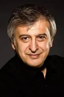 Hüseyin Avni Danyal como: Aziz Toprak