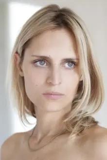 Sabrina Seyvecou como: Josette François, sœur de Claude
