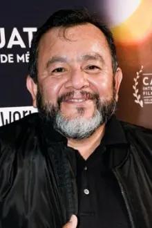 Silverio Palacios como: Cruz