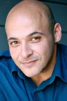 Mike Batayeh como: Ziad