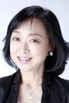Maiko Kawakami como: 樋口恵子