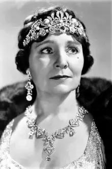 Margaret Dumont como: The Queen of Deleria (uncredited)