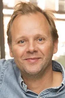 Tomas Villum Jensen como: Edvard Ellerstrøm