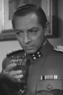 Harry Feist como: Major Fritz Bergmann