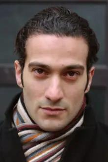 Erhan Emre como: Metin Aksu