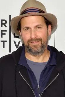 Tommy Swerdlow como: Tommy