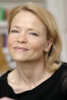 Michou Friesz como: Frau des Familienministers