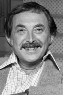 Bill Macy como: Monte / Mute Physican / Various Roles
