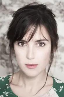 Clémentine Poidatz como: Holly O'Hara