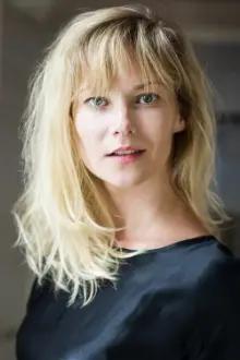 Teresa Weißbach como: Luzy Ditten